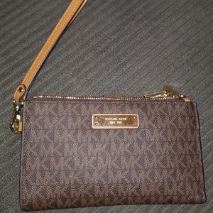 Authentic Michael Kors large wristlet